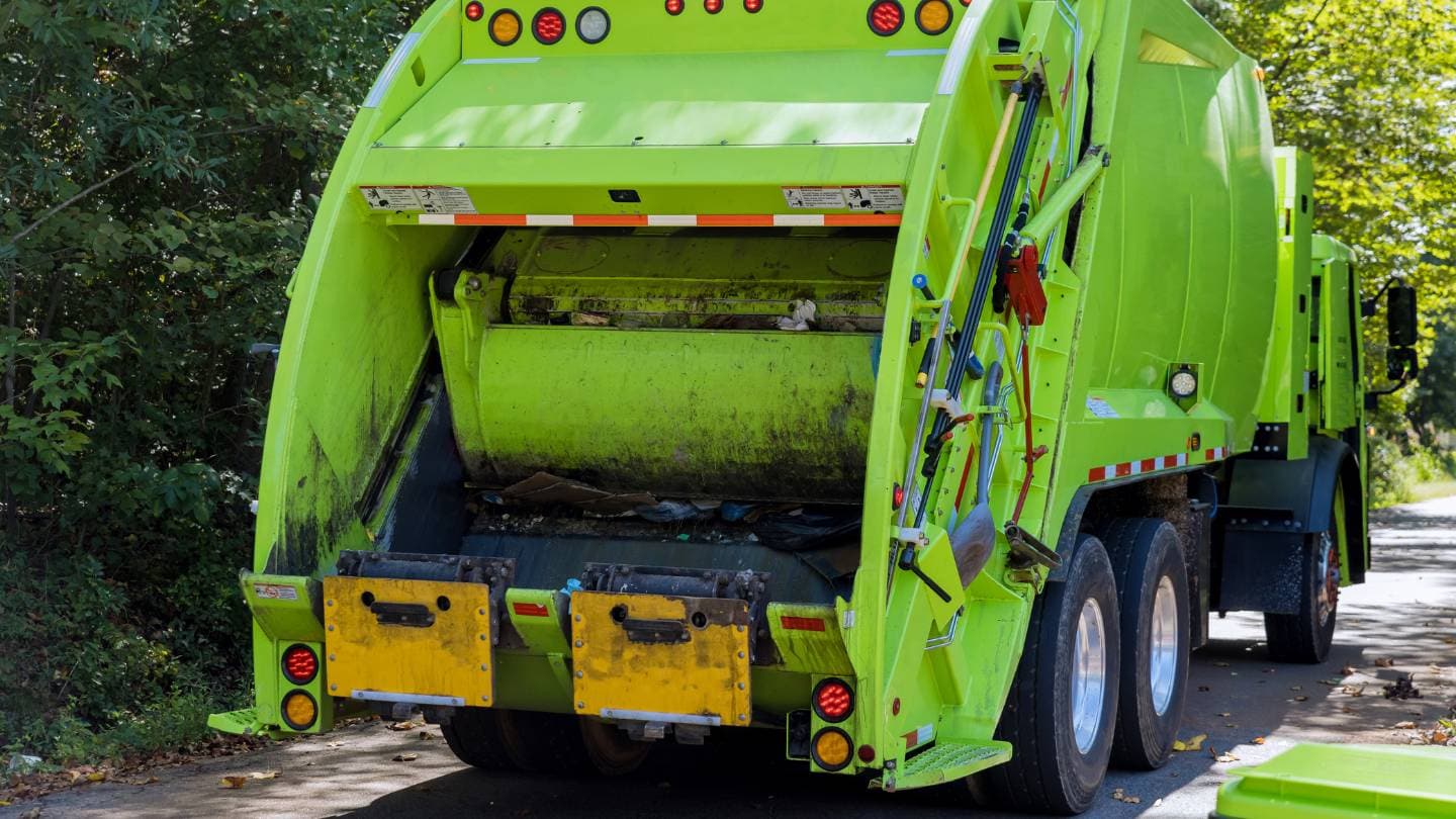 what are the factors to consider when hiring professional rubbish waste services 1